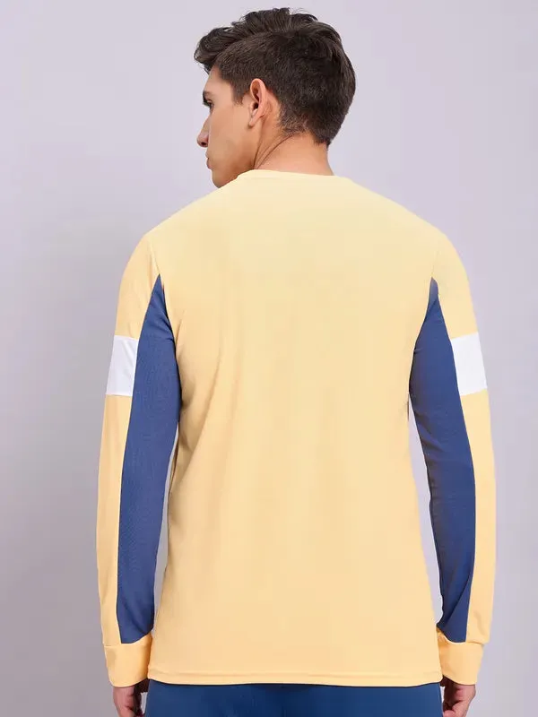 Men Colorblock Slim Fit Crew Neck T-shirt with TECHNOLITE