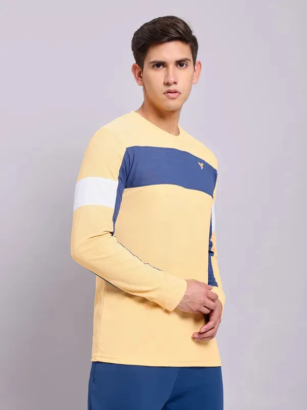 Men Colorblock Slim Fit Crew Neck T-shirt with TECHNOLITE